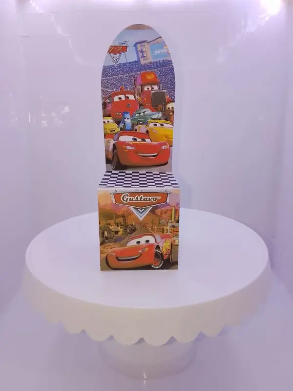Caixa Cubo Carros - McQueen (com cenário)
